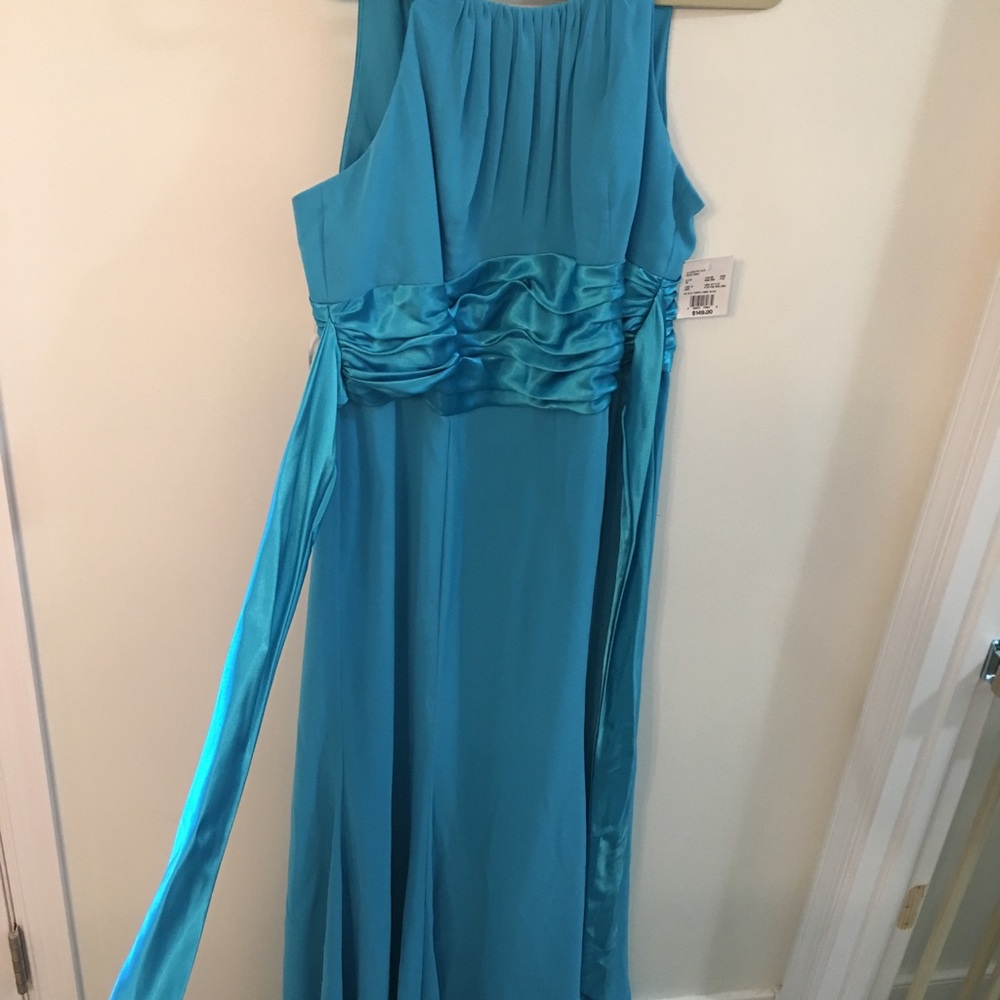 David’s Bridal NWT Malibu Blue Bridesmaid Dress